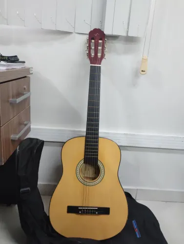 Violão com cordas de nylon