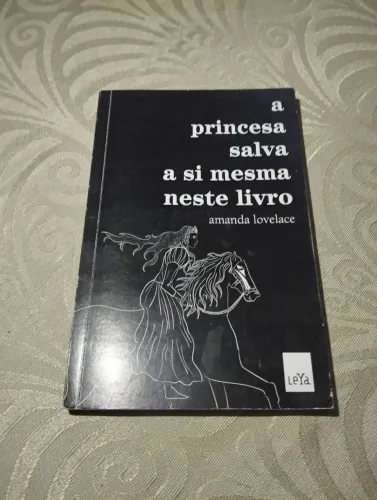 Livro: A princesa salva a si mesma neste livro.