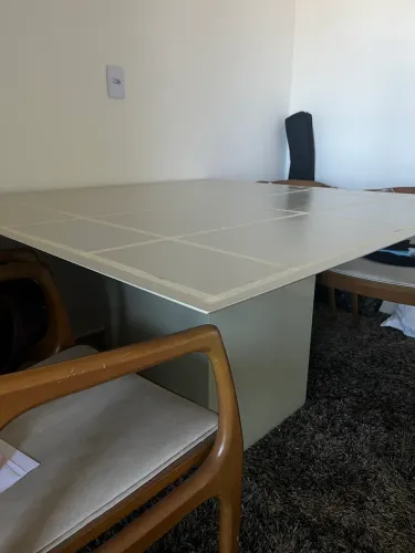 Mesa de jantar quadrada 