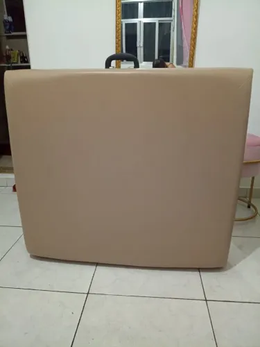 Maca profissional dobrável , para atendimentos estéticos e etc...
