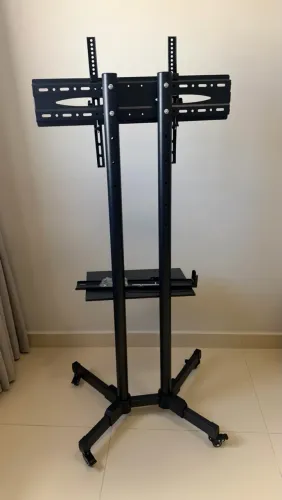 Vendo Suporte de TV Móvel com Rodinhas - 32 a 75?