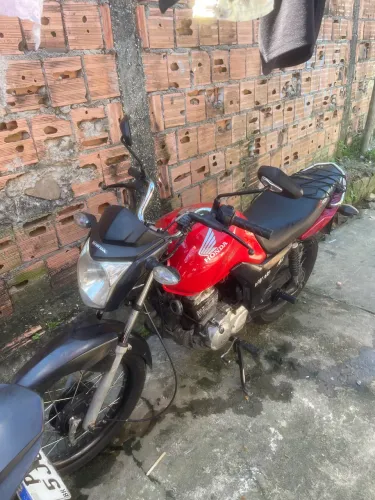 Vendo essa Fan 150 em dias não deve nada documento do ano pago interessados entre