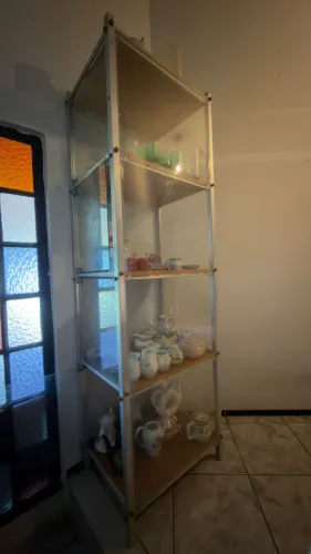 Vitrine Expositora em Metal e Vidro / Cristaleira Estilo Retrô Industrial