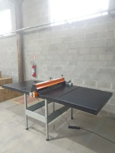 Máquina de Corte e Vinco Elétrica 100cm Semi-Automática + 5 Facas para Caixas