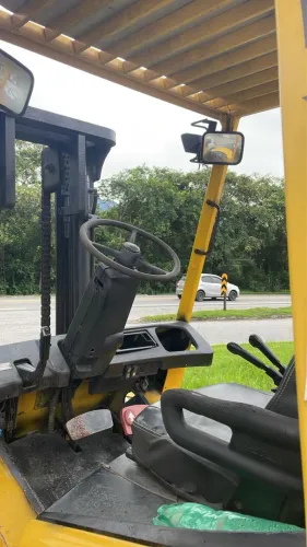 Empilhadeira 5,5 toneladas Hyster diesel, ACEITO TROCA