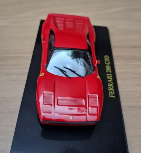 Miniatura Ferrari 288 GTO 1:43 ? Com detalhe
