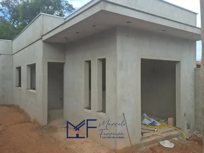 Casa nova com 02 quartos em Florestal /MG