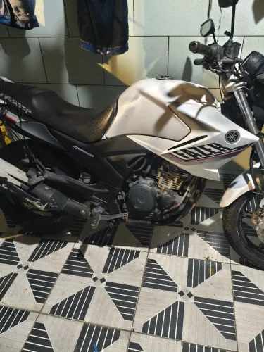 Vende-se Fazer 250 2015