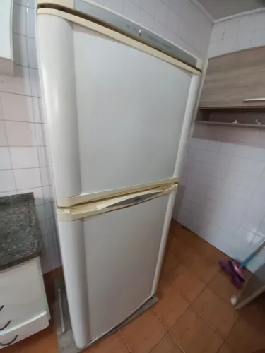 VENDE-SE GELADEIRA