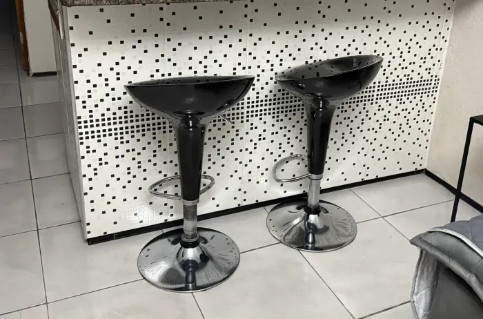 2 banquetas giratórias 