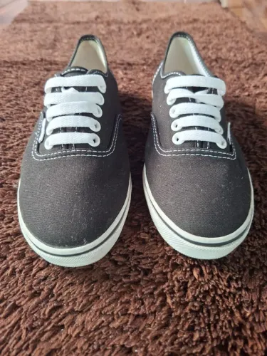 Tenis Vans tamanho 33 - estado de novo 