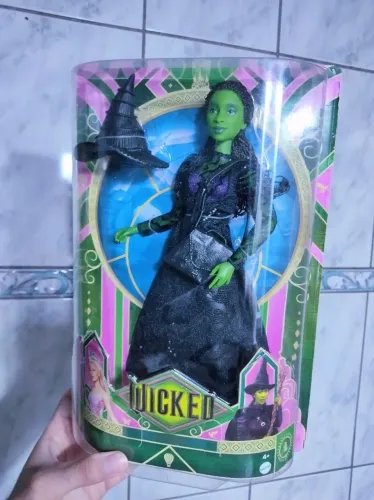Boneca Elphaba Wicked Ozdust Barbie Mattel Mágico de Oz