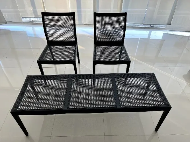 Conjunto de 2 cadeiras e um banco em telinha Rattan