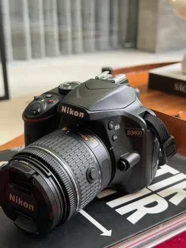 Câmera Nikon D3400