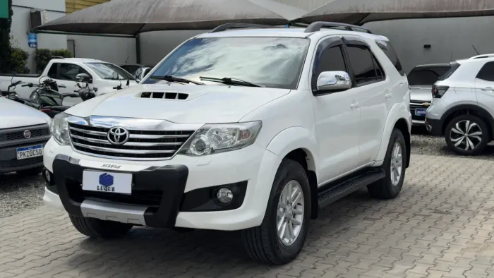 Toyota Hilux SW4 SRV D4-d 4X4 3.0 TDI Dies. AUT 2015