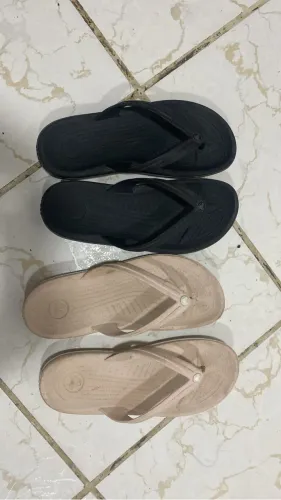 Vendo duas crocs usada poucas vezes por 200$