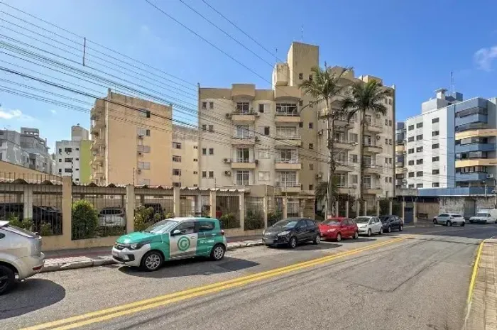 Apartamento 3 Dormitórios (1 Suíte) no Bairro Canto - Florianópolis.
