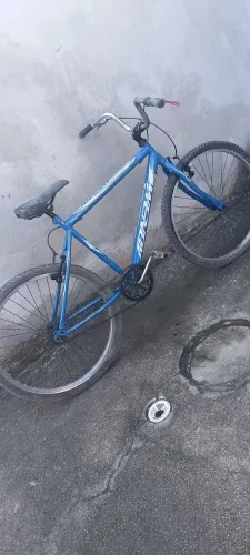 Bicicleta pra vender usada porém revisada.