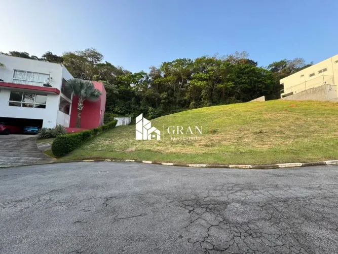 Lote de 1297,58 m² à Venda no Condomínio Beverly Hills
