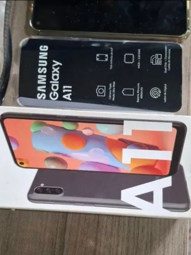 sansung galaxy a11, apenas um detalhe na tela. nunca foi aberto