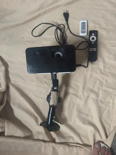Projetor Laser Epson EpiqVision + Telão Elétrico Nofra 3m (220V) + Suporte