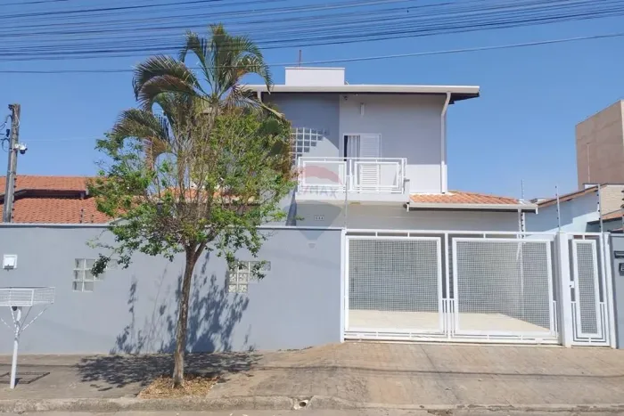 Sobrado à venda 4 Dormitórios e Área Gourmet Completa Jardim Mauá Jaguariúna sp