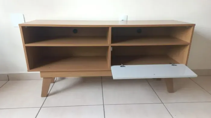 Rack Cinamomo para TV até 50" 1 Porta