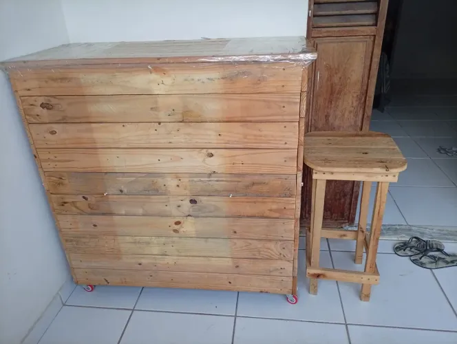 Vende-se bancada de paletes