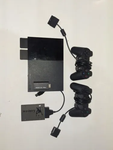 PS2 Slim com 2 Controles, Adaptador HDMI e SSD de 120 GB