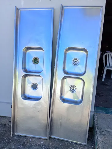Pia de inox duas Cubas tamanho 2m valor da unidade $450 só ligar *71 ou zap