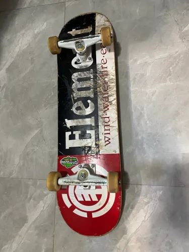 Skate Element apenas 1mes de uso 