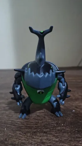 Besouro Ben 10 Omniverse Bandai Usado