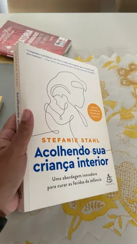 Livro acolhendo sua criança interior