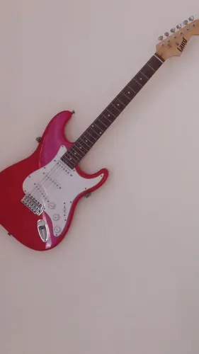 Guitarra elétrica vermelha