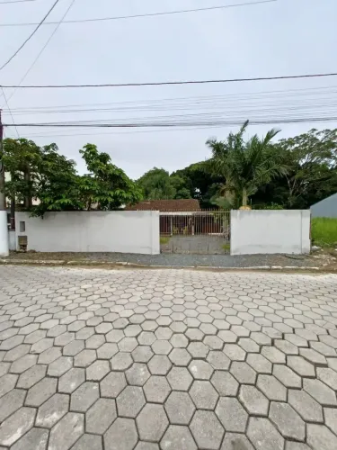 Terreno escriturado e registrado a venda no bairro Itacolomi - Balneário Piçarras - SC