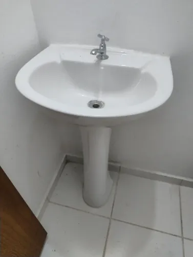 Pia de lavatório em louça