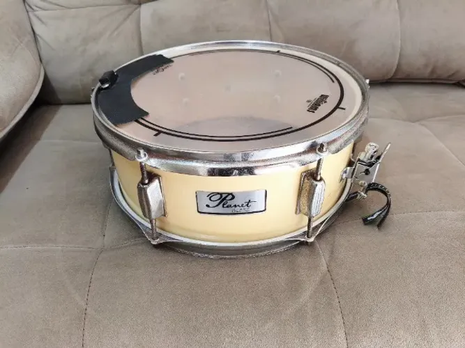 Caixa 14x5,5' Planet com 6 Afinadores Peles e Esteira Nova