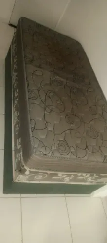 Vendo cama box solteiro