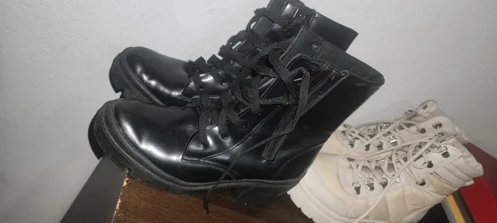 Bota Preta Estilo Couro