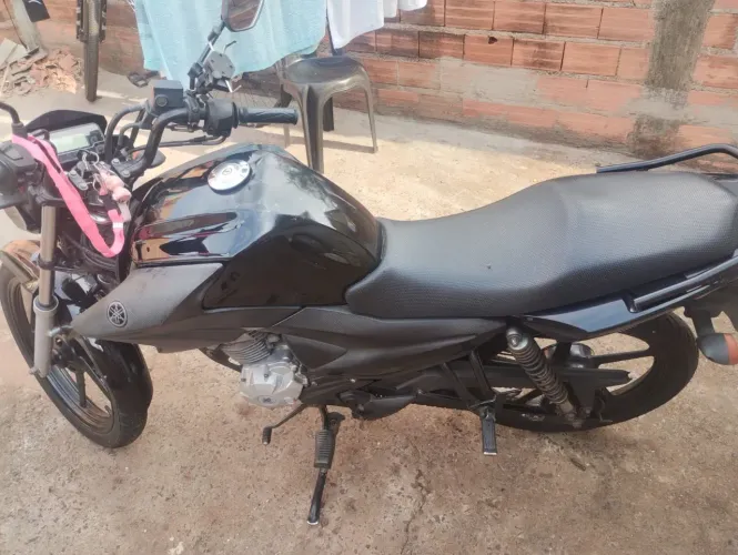 Vendo factor Yamaha 150 em perfeito estado documento tudo ok .