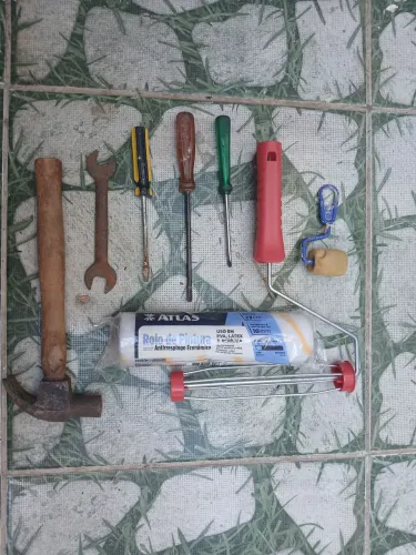 Kit ferramentas rolos chave de fenda entre outros