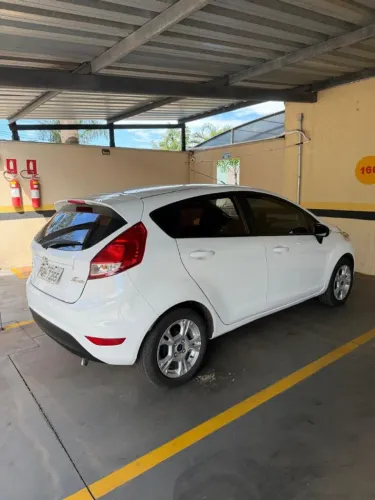 Ford Fiesta 1.6 16V Flex Aut. 5P 2015