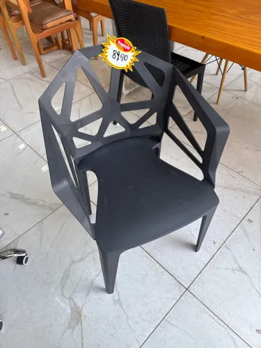 Cadeira plastica bonita nazo
