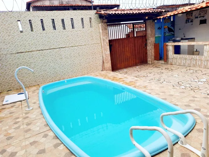 Seu Refúgio na Ilha: Casa com Piscina a 5 Minutos da Praia!