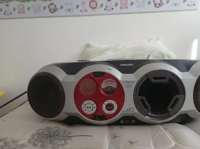 Vendo esse rádio da marca Philips usado