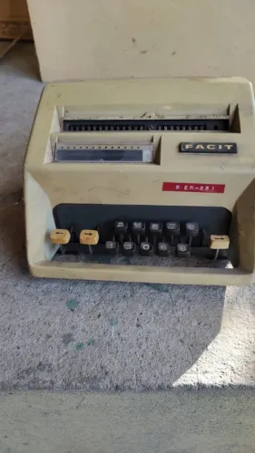 Calculadora antiga Facit