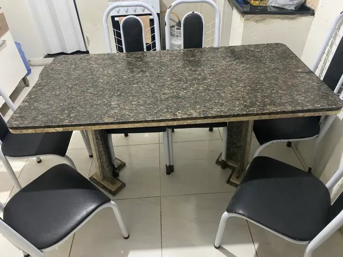 Vendo mesa de 6 cadeiras
