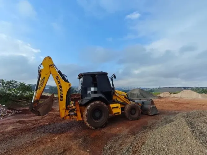 RETROESCAVADEIRA NEW HOLLAND B110B ano 2023