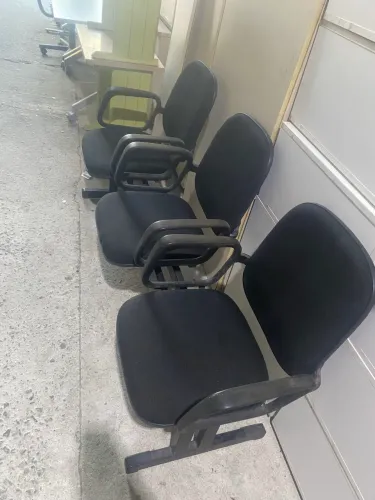 Longarina de 3 lugares preta 