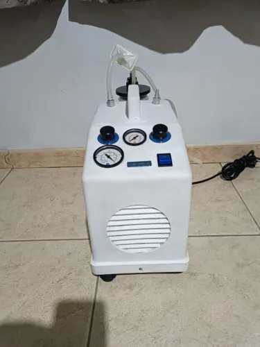 Bomba de Vácuo Portátil Odontológica Médica Aspiradora Nevoni Modelo 14014PO Silenciosa